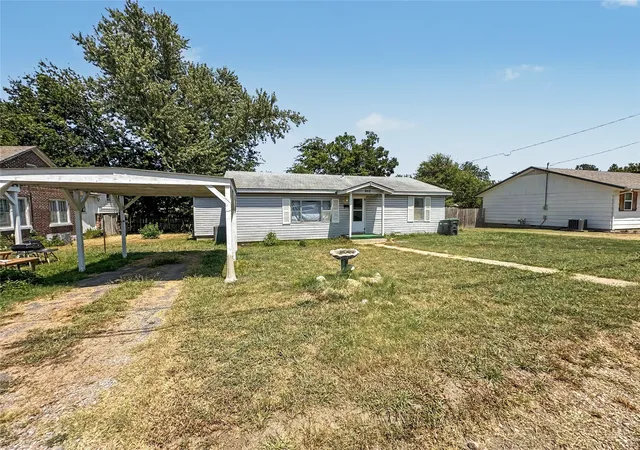 Photo 3 of Single family home for sale at 848 W Keetoowah St, Tahlequah, OK 74464 | MLS# 2630277 | Listing updated on 2026-08-20