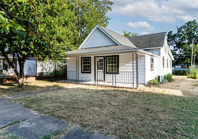 Photo 1 of Single family home for sale at 508 E 3rd Avenue, Bristow, OK 74010 | MLS# 2630115 | Listing updated on 2026-08-20