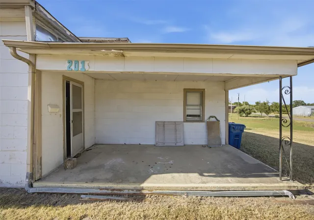 Photo 3 of Single family home for sale at 201 W Madison, Mc Alester, OK 74501 | MLS# 2630306 | Listing updated on 2026-08-20
