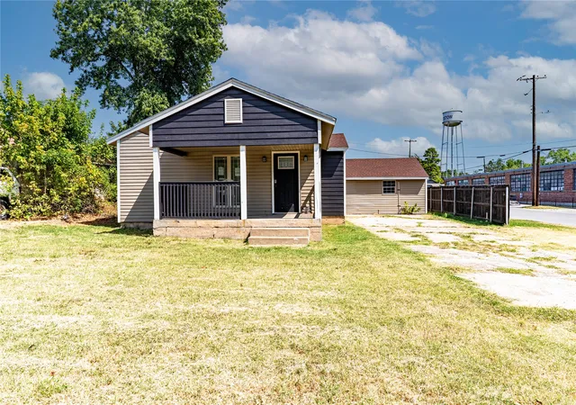 Photo 1 of Single family home for sale at 525 E Washington Ave, Bristow, OK 74010 | MLS# 2630327 | Listing updated on 2026-08-20