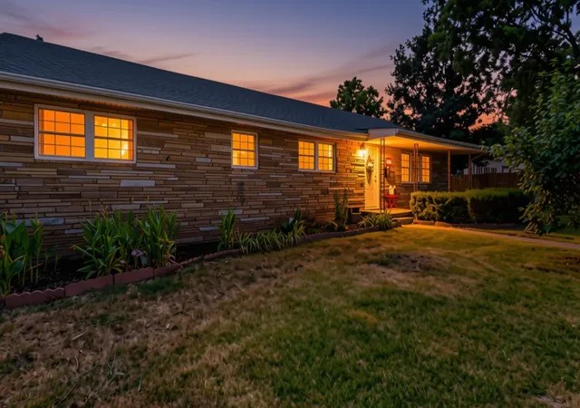 Photo 2 of Sale Pending at 509 Sunset Strip, Eufaula, OK 74432 | MLS# 2630330 | Listing updated on 2026-09-17