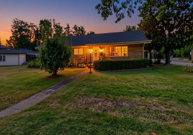 Photo 3 of Sale Pending at 509 Sunset Strip, Eufaula, OK 74432 | MLS# 2630330 | Listing updated on 2026-09-17