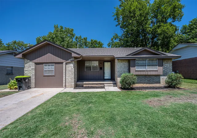 Photo 1 of Single family home for sale at 926 Charles, Ada, OK 74820 | MLS# 2630309 | Listing updated on 2026-10-01