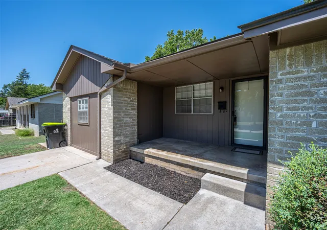 Photo 3 of Single family home for sale at 926 Charles, Ada, OK 74820 | MLS# 2630309 | Listing updated on 2026-10-01