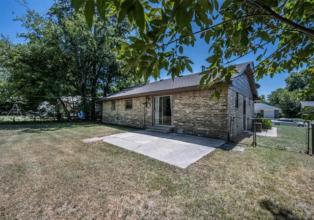 Photo 3 of Single family home for sale at 926 Charles, Ada, OK 74820 | MLS# 2630309 | Listing updated on 2026-10-01