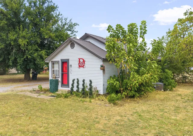 1st image of 900 Lincoln St, Healdton, OK 73438 | MLS# 2630387