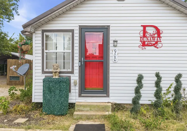 2nd image of 900 Lincoln St, Healdton, OK 73438 | MLS# 2630387