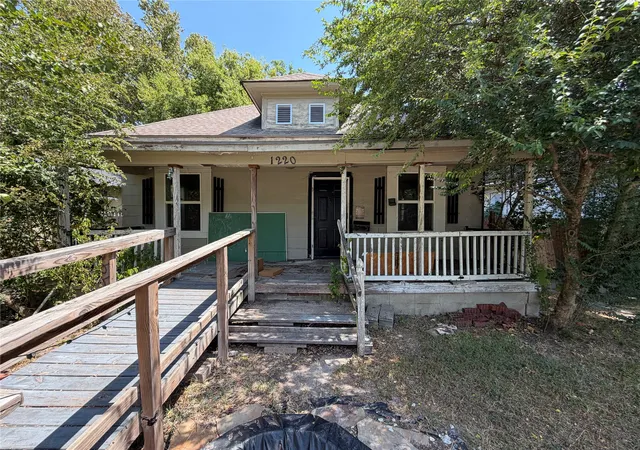 Photo 1 of Single family home for sale at 1220 Cherry St, Muskogee, OK 74403 | MLS# 2630357 | Listing updated on 2026-08-20