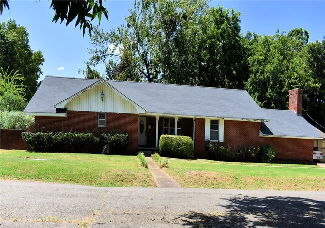Single family home for sale at 1110 S 4 Street, Hugo, OK 74743 | MLS# 2630273