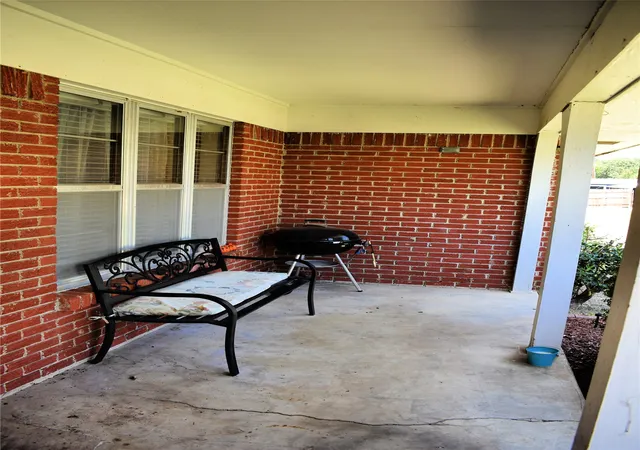 Photo 3 of Single family home for sale at 1110 S 4 Street, Hugo, OK 74743 | MLS# 2630273 | Listing updated on 2026-08-20