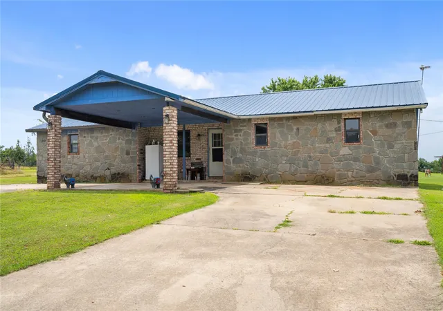 Photo 2 of Single family home for sale at 10865 E 258th Street S, Porum, OK 74455 | MLS# 2630453 | Listing updated on 2026-08-20