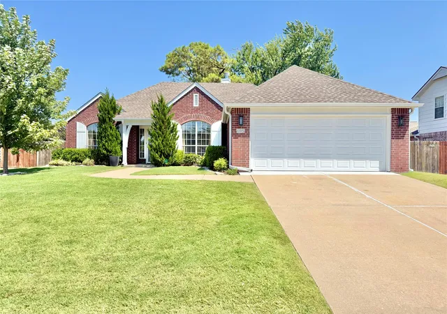Photo 1 of Sale Pending at 105 S Laurel Ave, Broken Arrow, OK 74012 | MLS# 2630167 | Listing updated on 2026-08-20