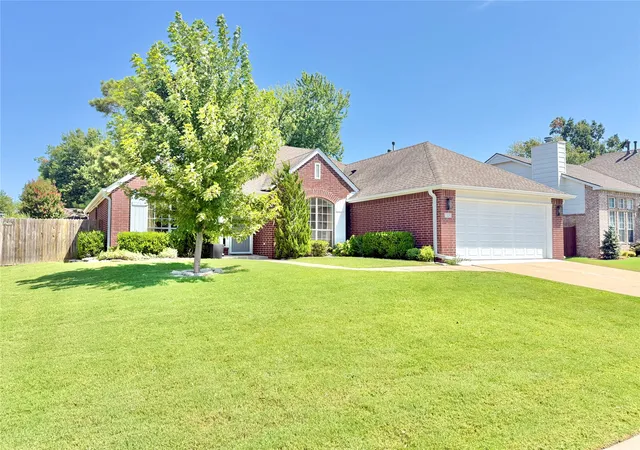 Photo 2 of Sale Pending at 105 S Laurel Ave, Broken Arrow, OK 74012 | MLS# 2630167 | Listing updated on 2026-08-20