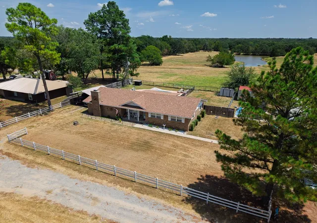 1st image of 122 Hummingbird Cir, Colbert, OK 74733 | MLS# 2630071