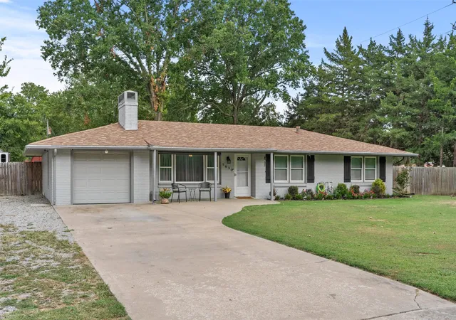 Photo 2 of Sale Pending at 1630 East Dr, Bartlesville, OK 74006 | MLS# 2630368 | Listing updated on 2026-08-28