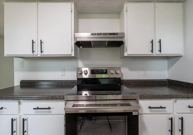 Photo 4 of Sale Pending at 308 E Stadium Rd, Bixby, OK 74008 | MLS# 2627987 | Listing updated on 2026-09-15