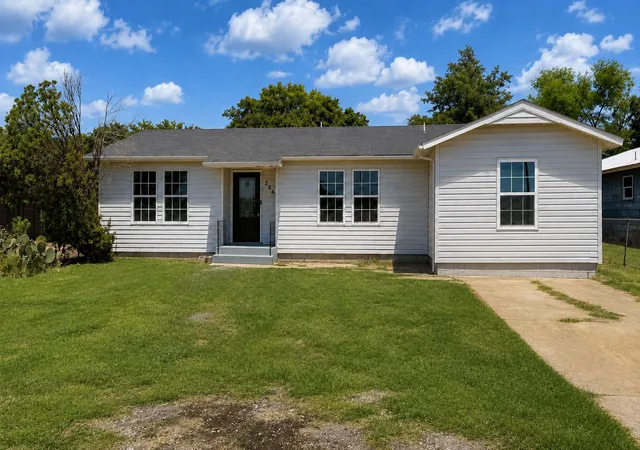 Photo 1 of Single family home for sale at 204 Summit St, Marietta, OK 73448 | MLS# 2630107 | Listing updated on 2026-09-17