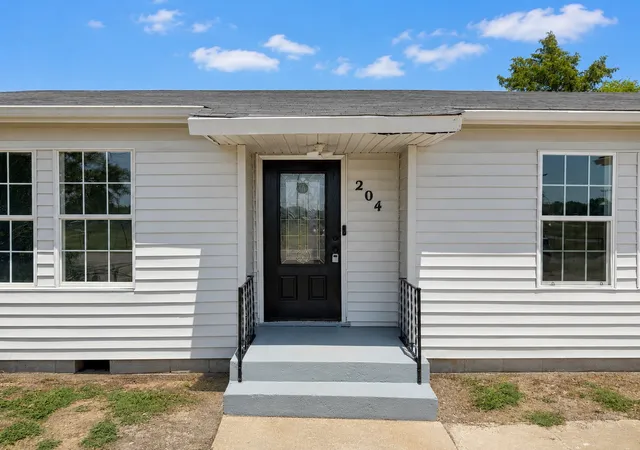 Photo 2 of Single family home for sale at 204 Summit St, Marietta, OK 73448 | MLS# 2630107 | Listing updated on 2026-09-17