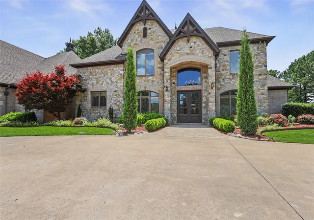Photo 3 of Single family home for sale at 870 Cherry Springs Dr, Tahlequah, OK 74464 | MLS# 2630507 | Listing updated on 2026-08-20