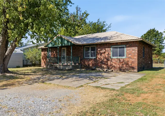 Photo 1 of Single family home for sale at 303 S Gray Pl, Chouteau, OK 74337 | MLS# 2626799 | Listing updated on 2026-08-24