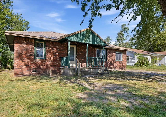 Photo 2 of Single family home for sale at 303 S Gray Pl, Chouteau, OK 74337 | MLS# 2626799 | Listing updated on 2026-08-24