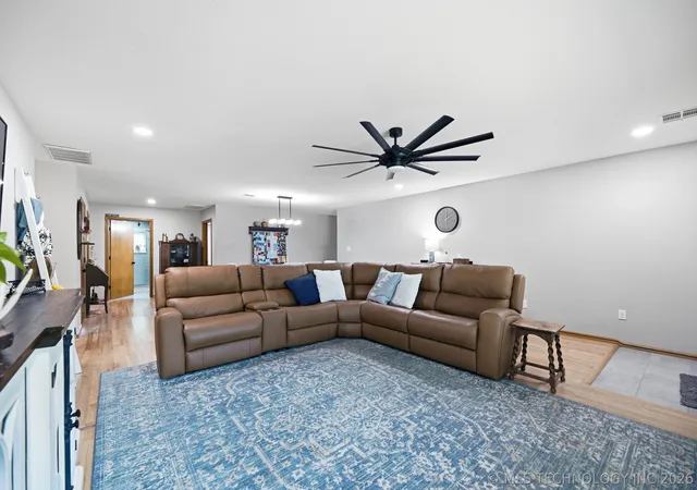 Photo 2 of Single family home for sale at 17156 S 4102 Road, Claremore, OK 74017 | MLS# 2629313 | Listing updated on 2026-08-28
