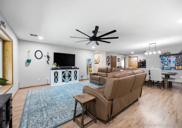 Photo 4 of Single family home for sale at 17156 S 4102 Road, Claremore, OK 74017 | MLS# 2629313 | Listing updated on 2026-08-28