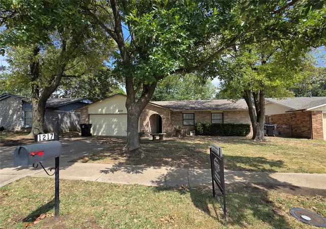 Photo 1 of Sale Pending at 1217 S Gum Ave, Broken Arrow, OK 74012 | MLS# 2630547 | Listing updated on 2026-08-26