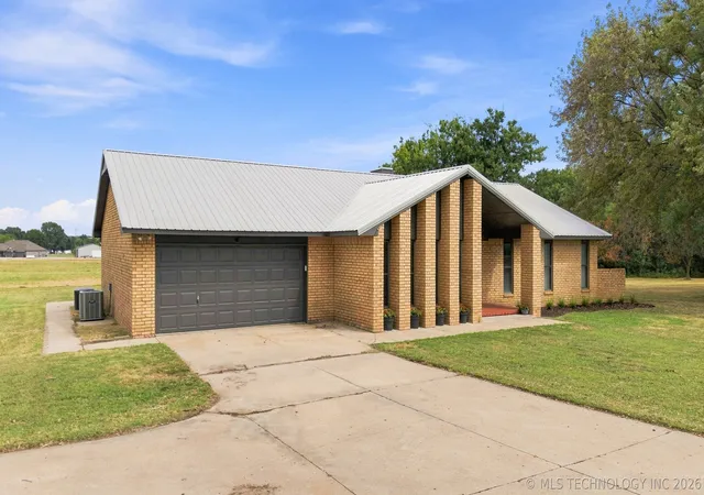 Photo 3 of Sale Pending at 12123 S 4090 Road, Oologah, OK 74053 | MLS# 2630553 | Listing updated on 2026-08-21