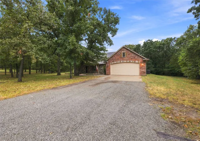 Photo 2 of Sale Pending at 11912 Hickory Ln, Claremore, OK 74017 | MLS# 2630398 | Listing updated on 2026-08-20