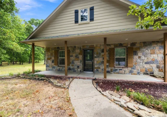 Photo 3 of Sale Pending at 11912 Hickory Ln, Claremore, OK 74017 | MLS# 2630398 | Listing updated on 2026-08-20