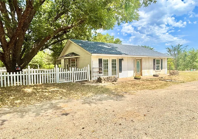 Photo 1 of Sale Pending at 203 N Ohio St, Hoyt, OK 74472 | MLS# 2630609 | Listing updated on 2026-10-10
