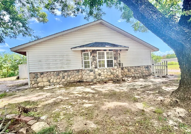 Photo 3 of Sale Pending at 203 N Ohio St, Hoyt, OK 74472 | MLS# 2630609 | Listing updated on 2026-10-10