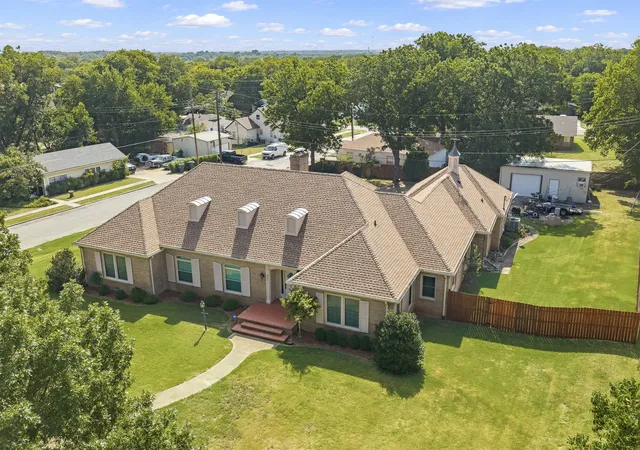 1st image of 801 Nw D St, Ardmore, OK 73401 | MLS# 2630508