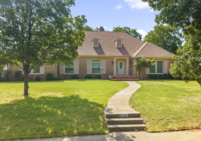 2nd image of 801 Nw D St, Ardmore, OK 73401 | MLS# 2630508