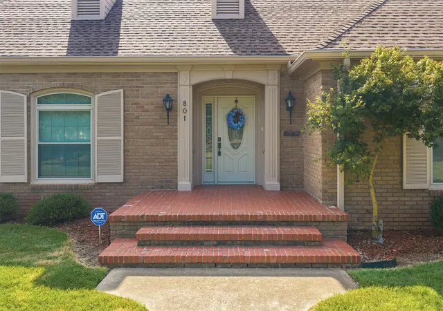 3rd image of 801 NW D St, Ardmore, OK 73401 | MLS# 2630508