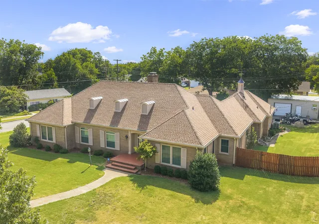 61st image of 801 Nw D St, Ardmore, OK 73401 | MLS# 2630508