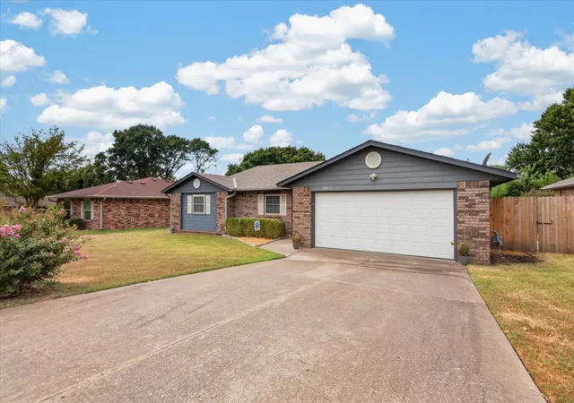 Photo 1 of Single family home for sale at 1013 King Dr, Bartlesville, OK 74006 | MLS# 2630291 | Listing updated on 2026-08-24