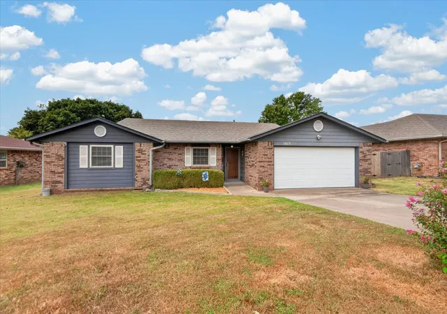 Photo 2 of Single family home for sale at 1013 King Dr, Bartlesville, OK 74006 | MLS# 2630291 | Listing updated on 2026-08-24