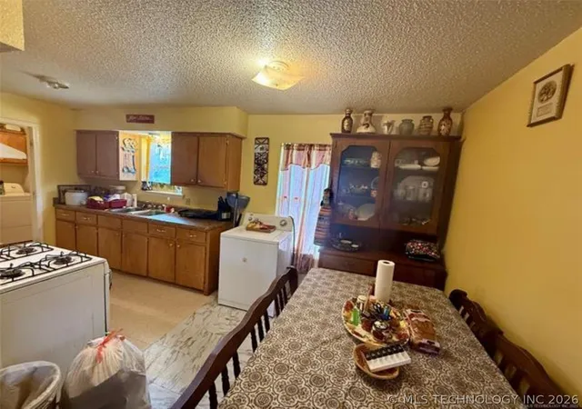 Photo 3 of Single family home for sale at 815 E Tutt St, Henryetta, OK 74437 | MLS# 2630643 | Listing updated on 2026-08-21