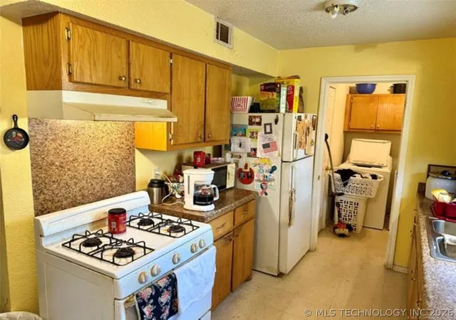 Photo 3 of Single family home for sale at 815 E Tutt St, Henryetta, OK 74437 | MLS# 2630643 | Listing updated on 2026-08-21