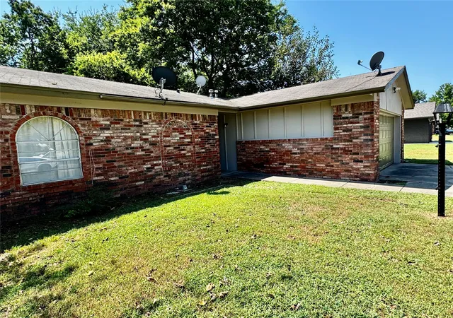 Photo 3 of Sale Pending at 11552 E 27th Court, Tulsa, OK 74129 | MLS# 2630577 | Listing updated on 2026-08-21