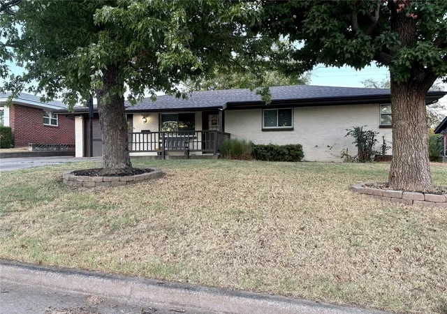 Photo 1 of Sale Pending at 210 Se Elmhurst Ave, Bartlesville, OK 74006 | MLS# 2630695 | Listing updated on 2026-08-23