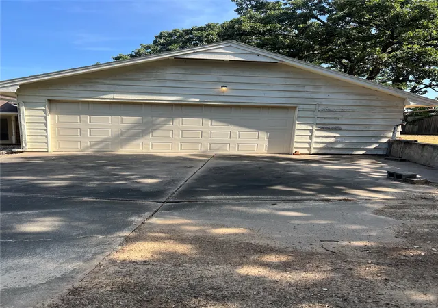 Photo 3 of Single family home for sale at 1802 Mockingbird, Mc Alester, OK 74501 | MLS# 2630736 | Listing updated on 2026-08-21