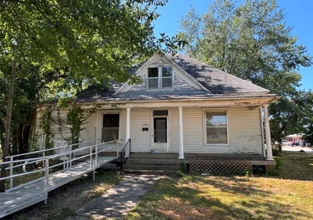 Photo 1 of Sale Pending at 402 E Cherokee Ave, Mc Alester, OK 74501 | MLS# 2630766 | Listing updated on 2026-09-24