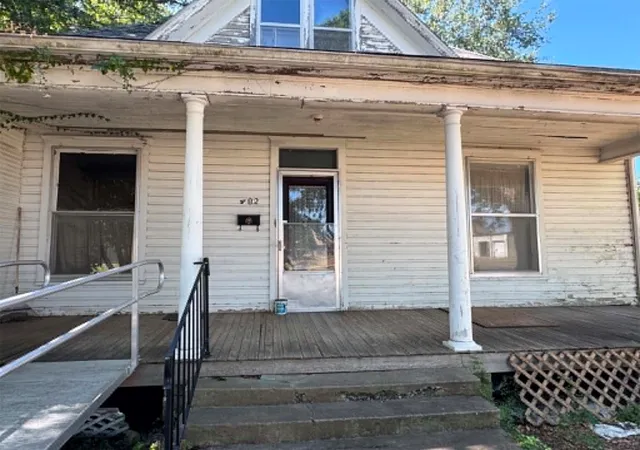 Photo 2 of Sale Pending at 402 E Cherokee Ave, Mc Alester, OK 74501 | MLS# 2630766 | Listing updated on 2026-09-24