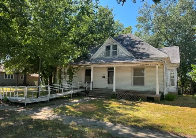 Photo 3 of Sale Pending at 402 E Cherokee Ave, Mc Alester, OK 74501 | MLS# 2630766 | Listing updated on 2026-09-24