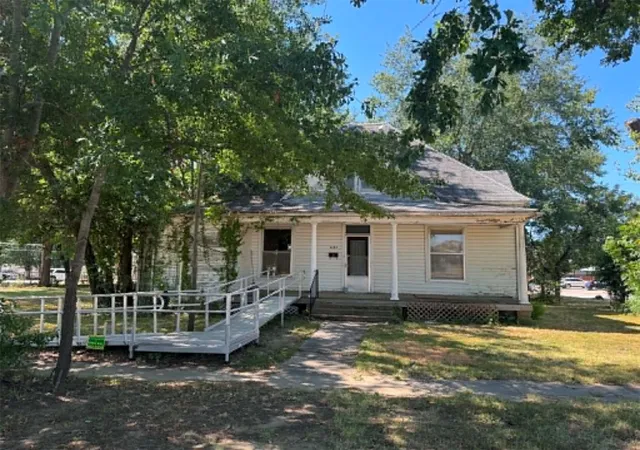 Photo 3 of Sale Pending at 402 E Cherokee Ave, Mc Alester, OK 74501 | MLS# 2630766 | Listing updated on 2026-09-24