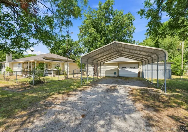 Photo 3 of Sale Pending at 635 S Javine St, Skiatook, OK 74070 | MLS# 2630567 | Listing updated on 2026-08-27
