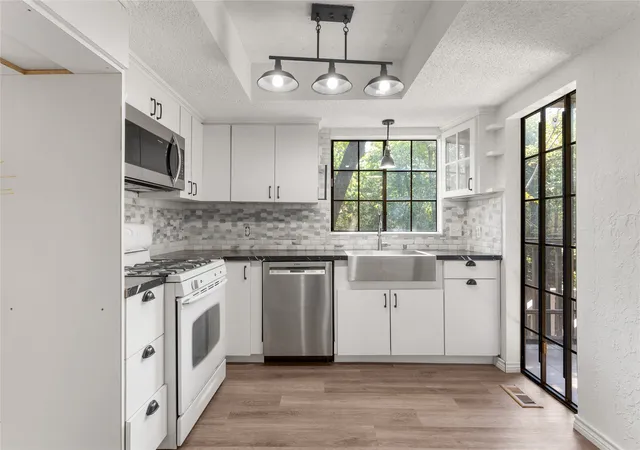 Listing Photo 4 - Condo for sale in building located at 7435 S Winston Pl, Tulsa, OK 74136 - Unit #602
